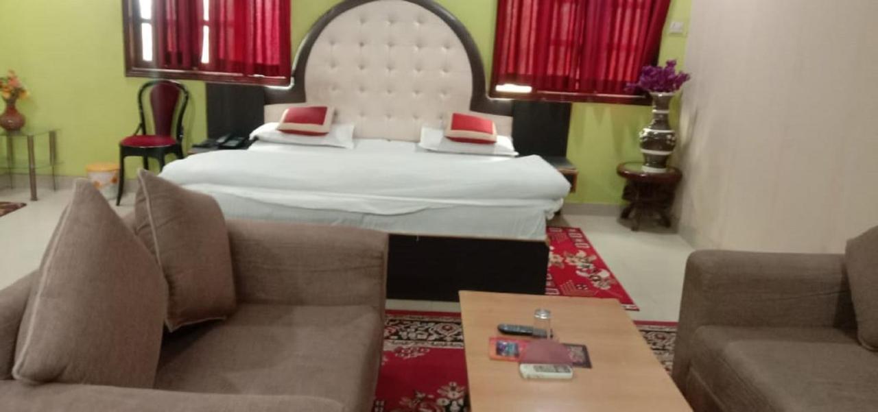 Jaya Palace Hotel By Wb Inn Dhaulpur 외부 사진