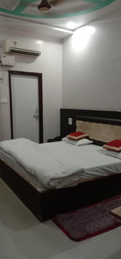 Jaya Palace Hotel By Wb Inn Dhaulpur 외부 사진