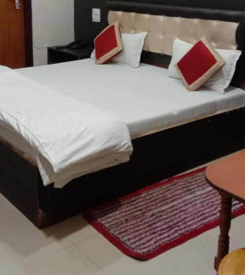 Jaya Palace Hotel By Wb Inn Dhaulpur 외부 사진